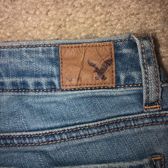 American Eagle Lightwash Jeans - Picture 3 of 6